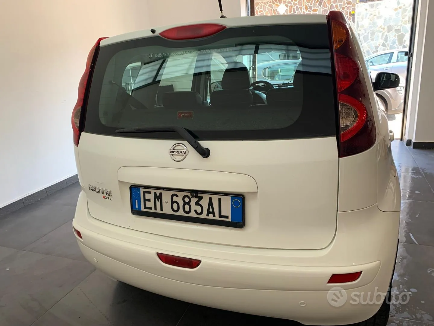 Nissan Note 2012 photo 2