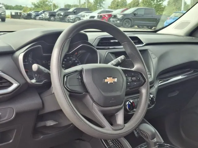 Chevrolet Trailblazer 2023 photo 2