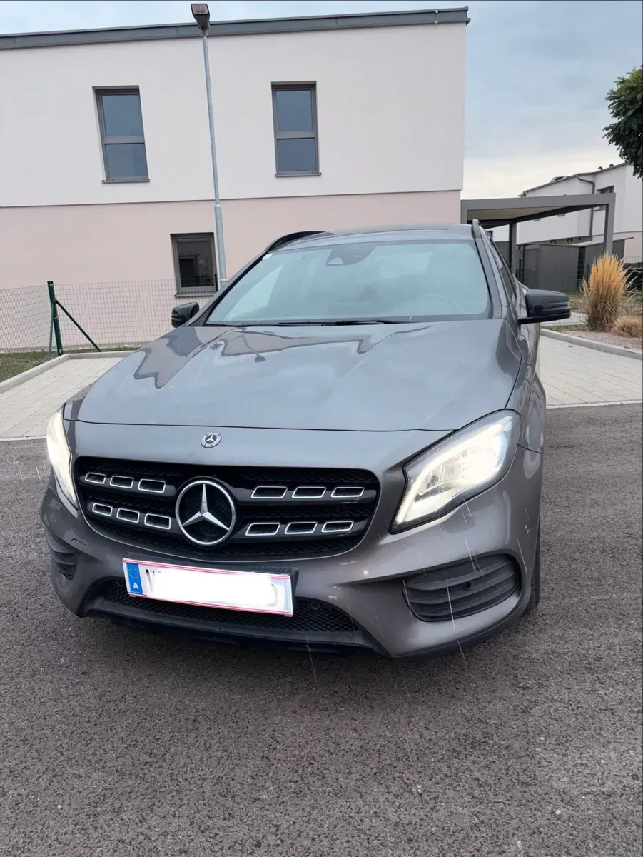 Mercedes-Benz Gla Class 2018 photo 2