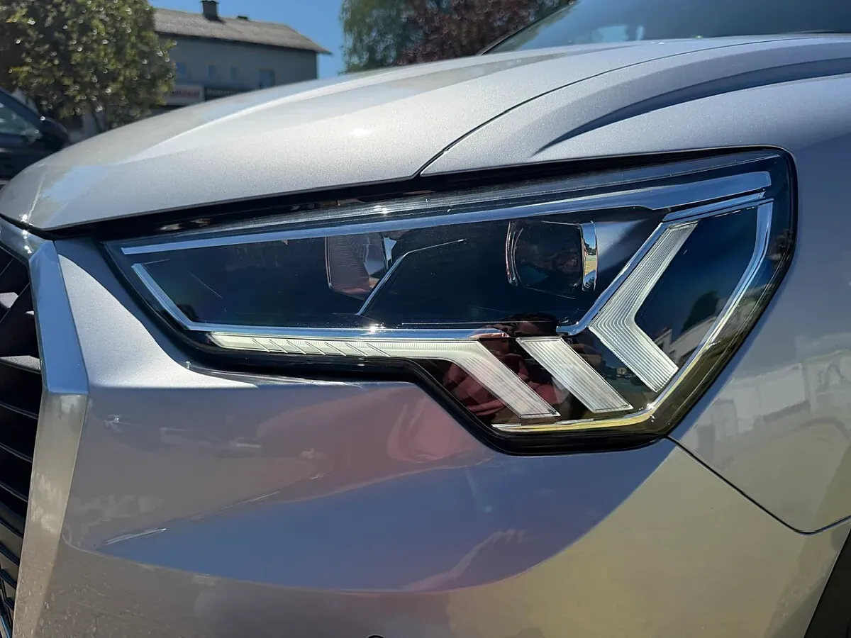 Audi Q3 2019 photo 2