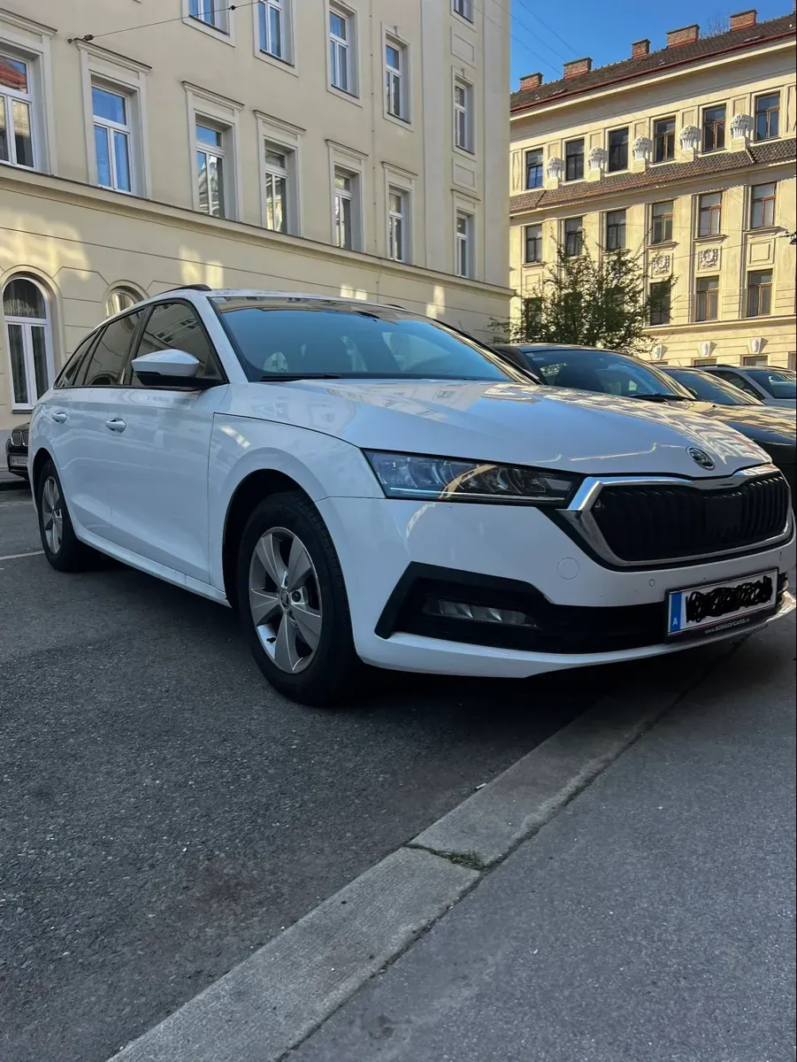 Skoda Octavia 2022 photo 2