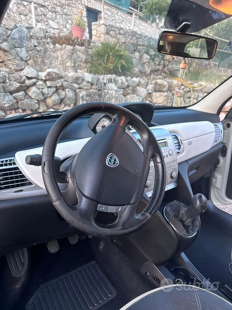 Lancia Ypsilon 2011 photo 4