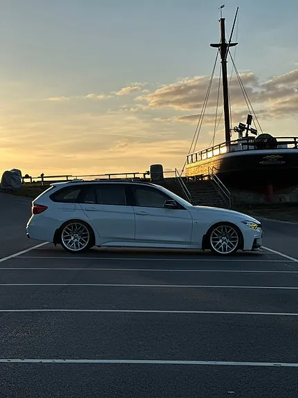 BMW 320D 2019 photo 2