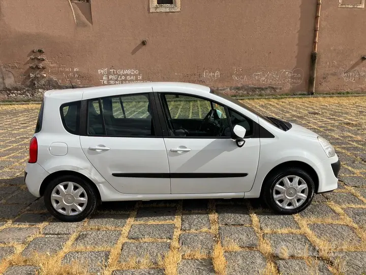 Renault Modus 2010 photo 4
