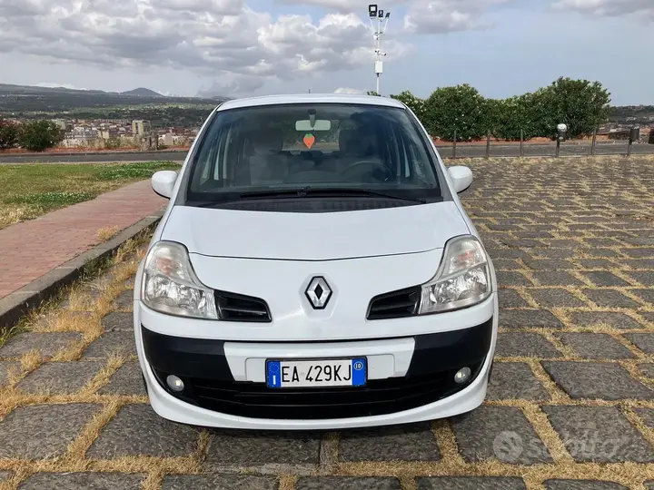Renault Modus 2010 photo 2