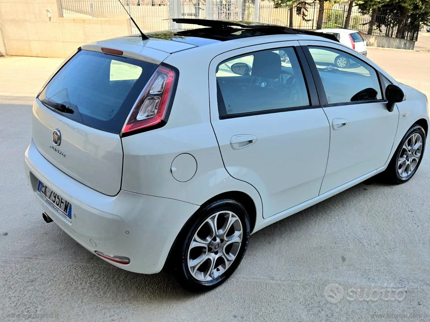 Fiat Punto 2012 photo 2