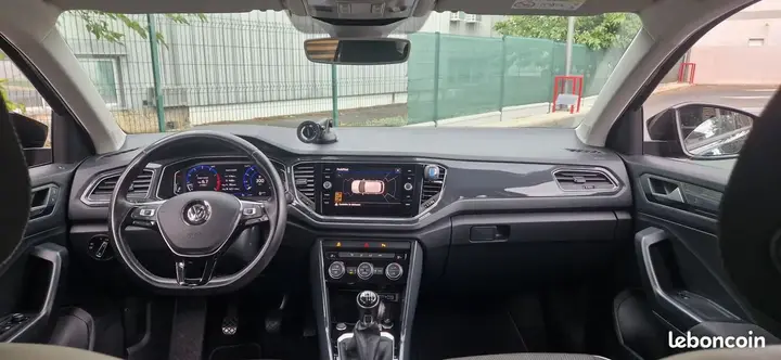 Volkswagen T-Roc 2019 photo 3