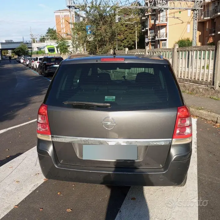 Opel Zafira 2012 photo 2