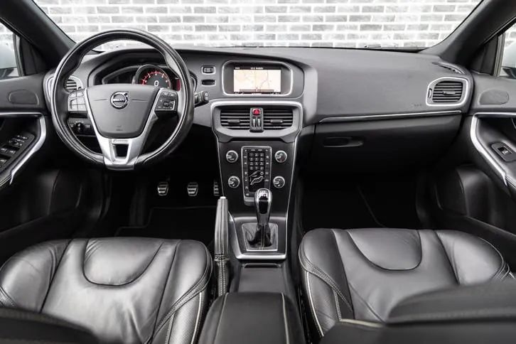 Volvo V40 2018 photo 2