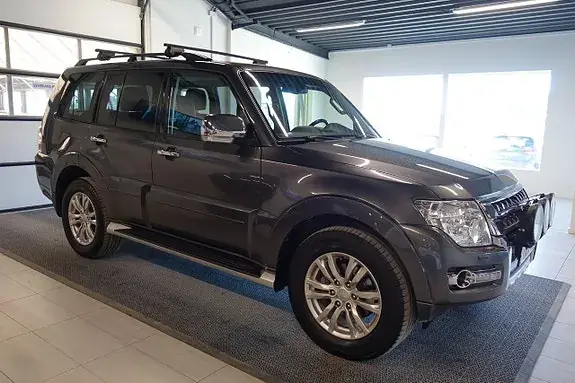 Mitsubishi Pajero 2017 photo 2