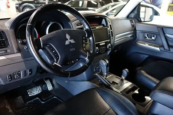 Mitsubishi Pajero 2017 photo 5