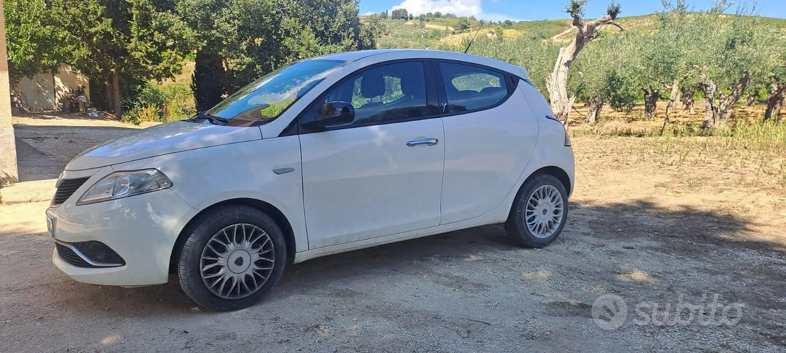 Lancia Ypsilon 2017 photo 2