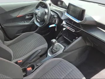 Peugeot 2008 2021 photo 2