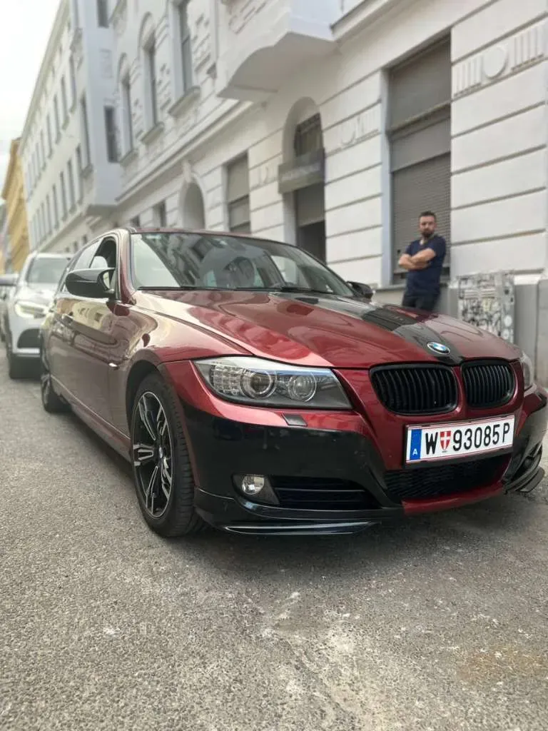 BMW 3 Series 2010 photo 3