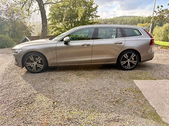 Volvo V60 2019 photo 2