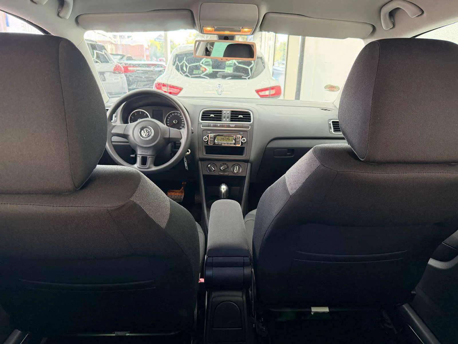 Volkswagen Polo 2011 photo 5