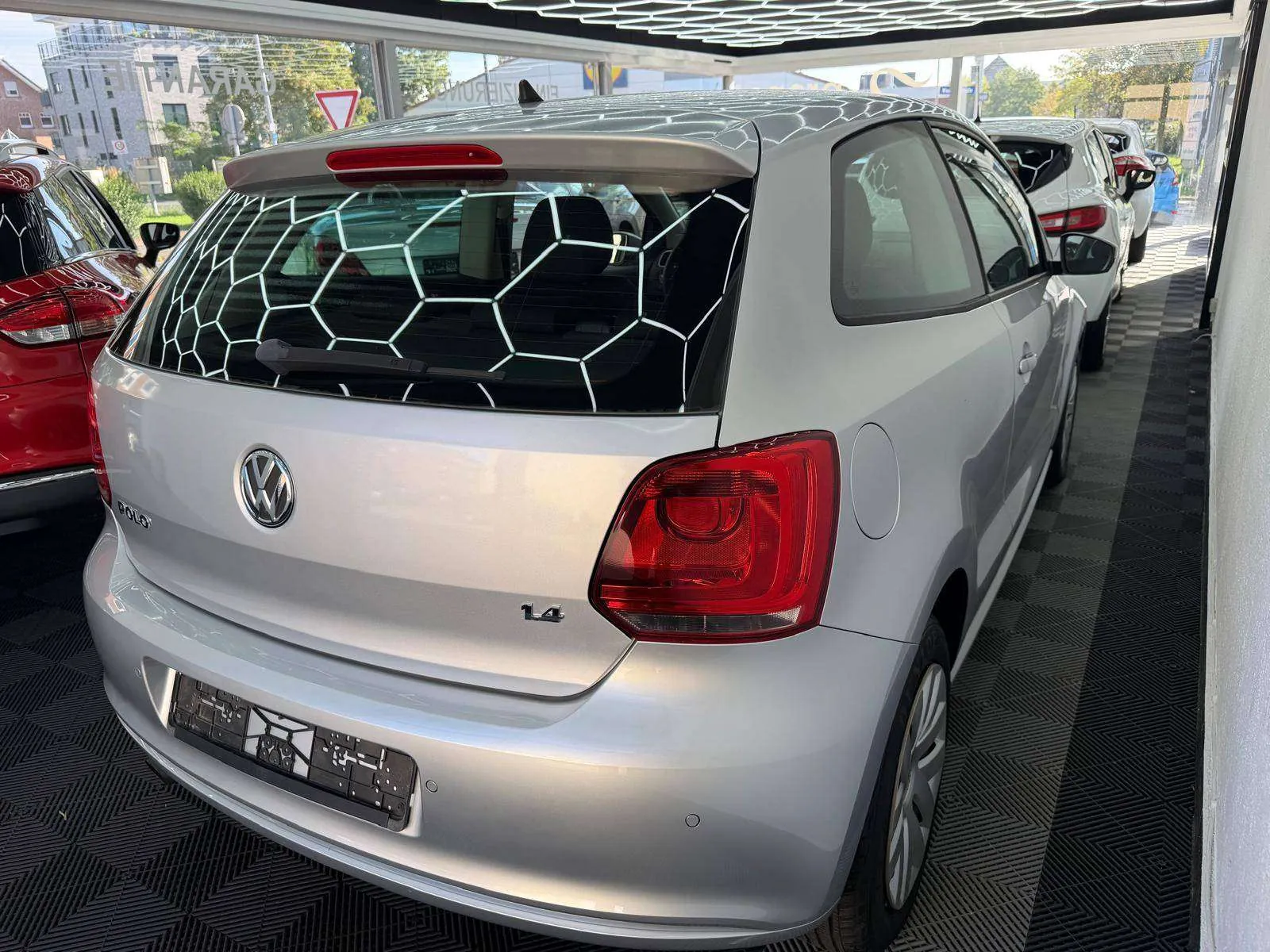 Volkswagen Polo 2011 photo 2
