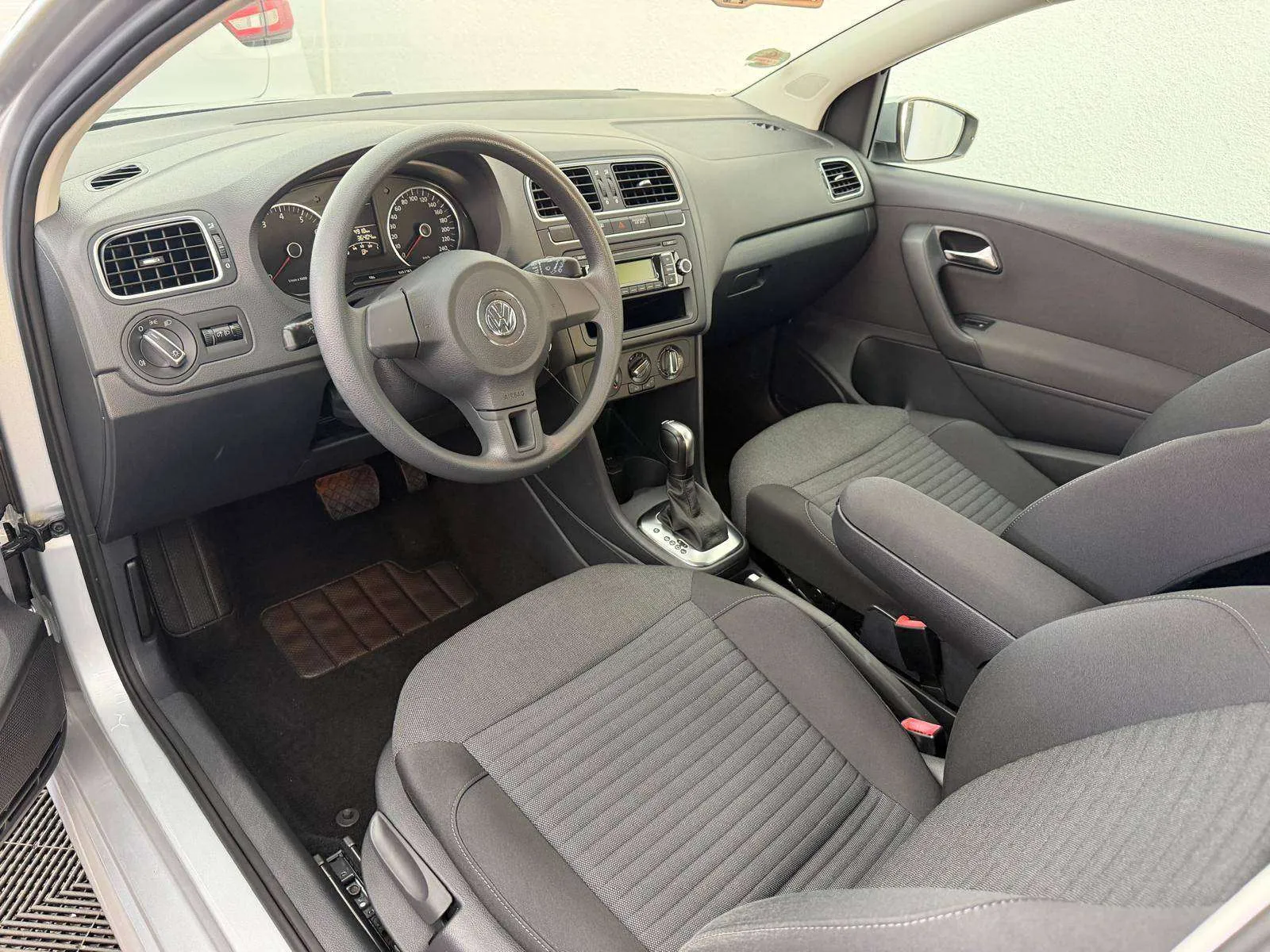 Volkswagen Polo 2011 photo 4