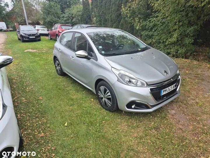 Peugeot 208 2016 photo 2