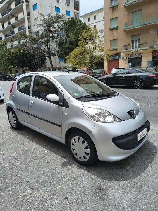 Peugeot 107 2006 photo 2