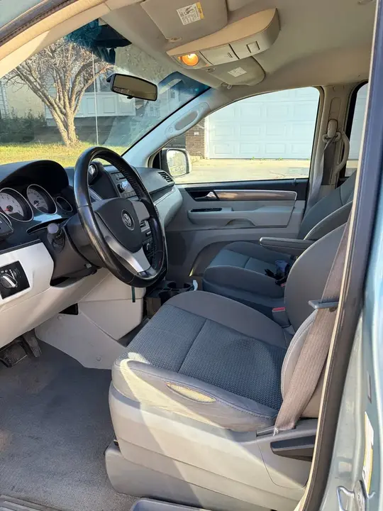 Volkswagen Routan 2009 photo 5