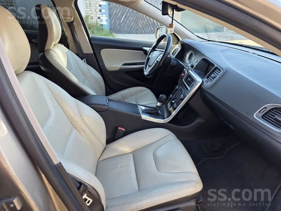 Volvo V60 2011 photo 5