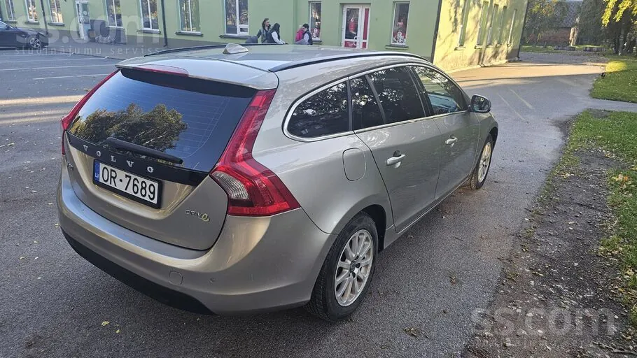 Volvo V60 2011 photo 4