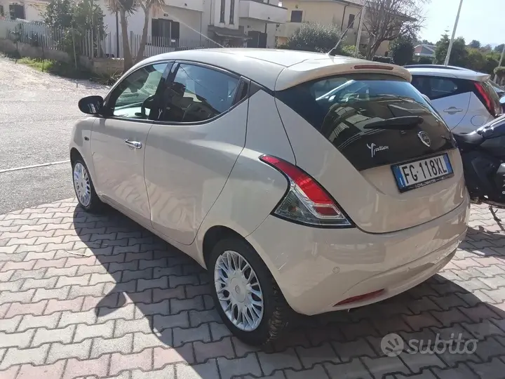 Lancia Ypsilon 2017 photo 2