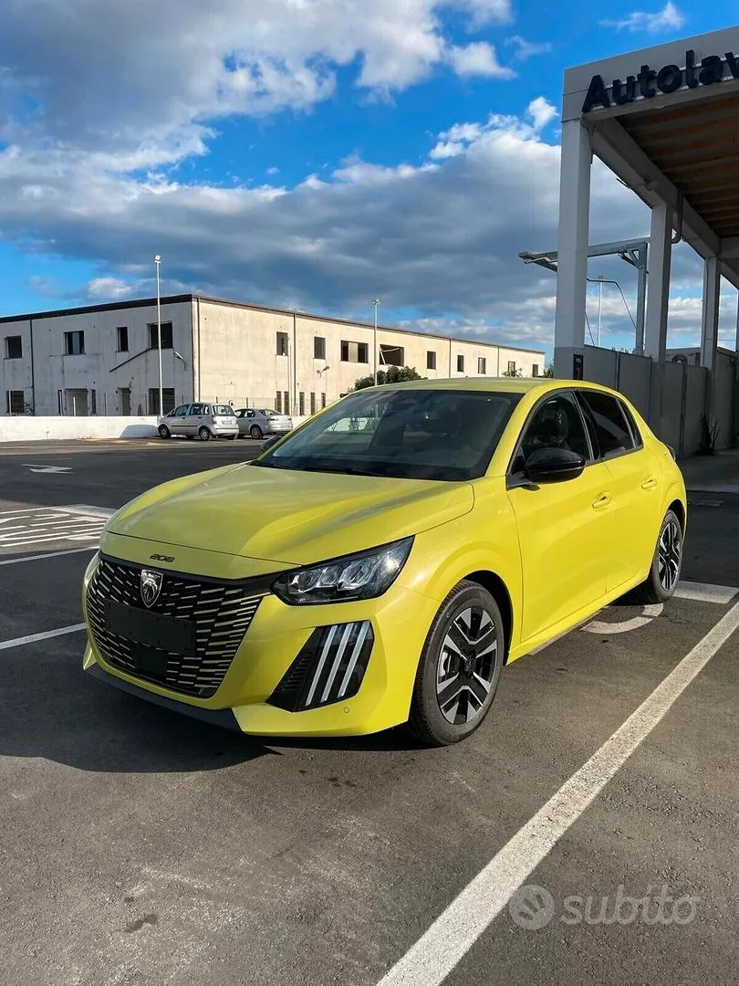 Peugeot 208 photo 2