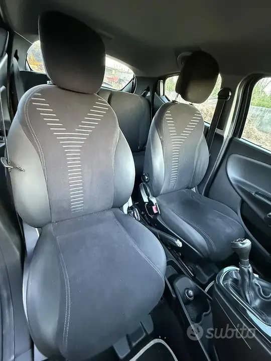 Lancia Ypsilon 2011 photo 3
