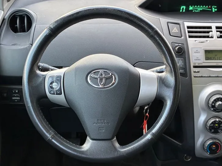 Toyota Yaris 2007 photo 2