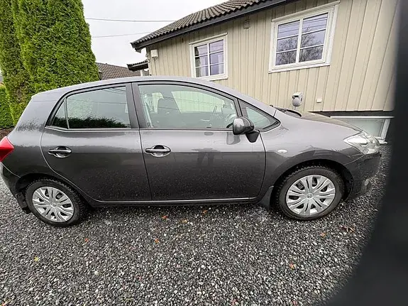 Toyota Auris 2007 photo 2