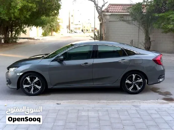 Honda Civic 2018 photo 2
