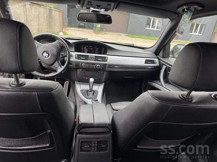 BMW 320 2011 photo 4