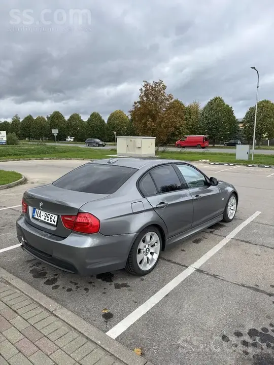 BMW 320 2011 photo 3