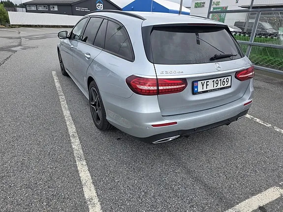 Mercedes-Benz E300 De 2022 photo 3