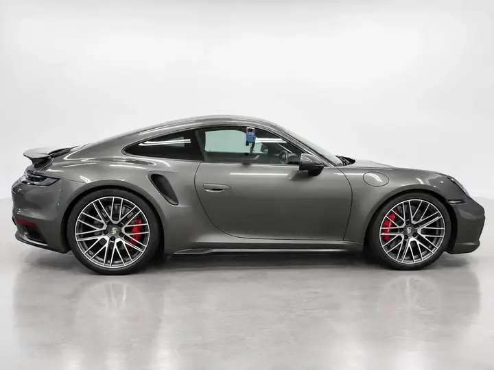 Porsche 911 2023 photo 2