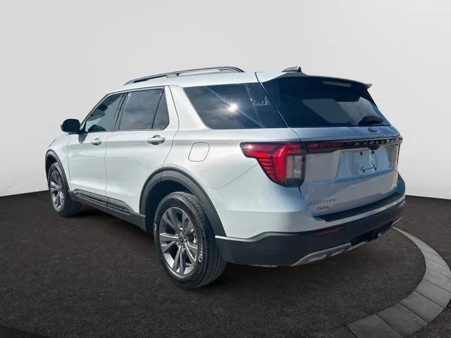 Ford Explorer 2026 photo 3