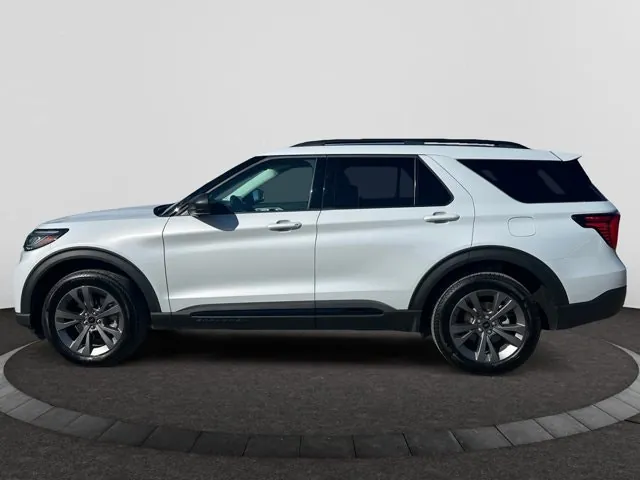Ford Explorer 2026 photo 2