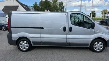 Renault Trafic 2011 photo 3
