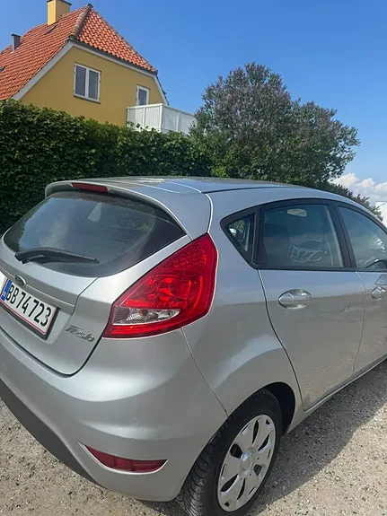 Ford Fiesta 2012 photo 4