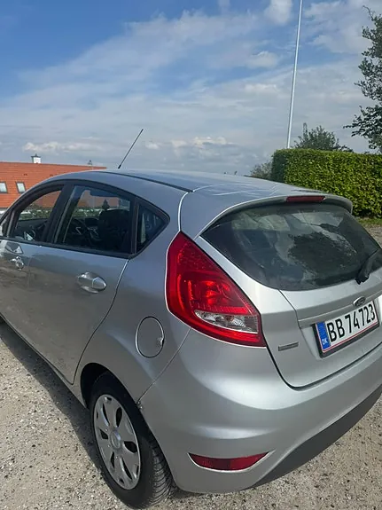 Ford Fiesta 2012 photo 3
