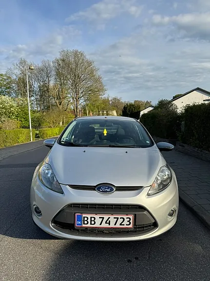 Ford Fiesta 2012 photo 2