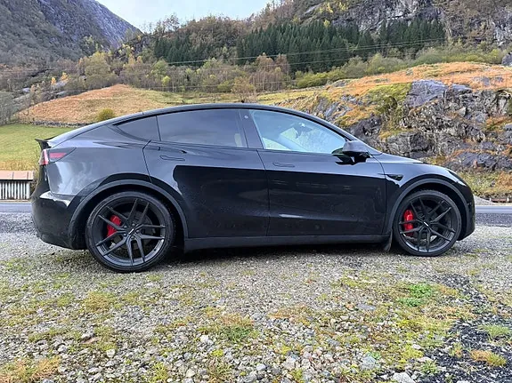 Tesla Model Y 2024 photo 5