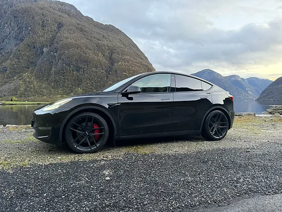 Tesla Model Y 2024 photo 4