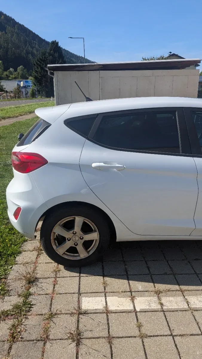 Ford Fiesta 2017 photo 2