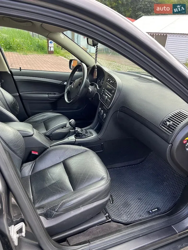 Saab 9-3 2011 photo 5