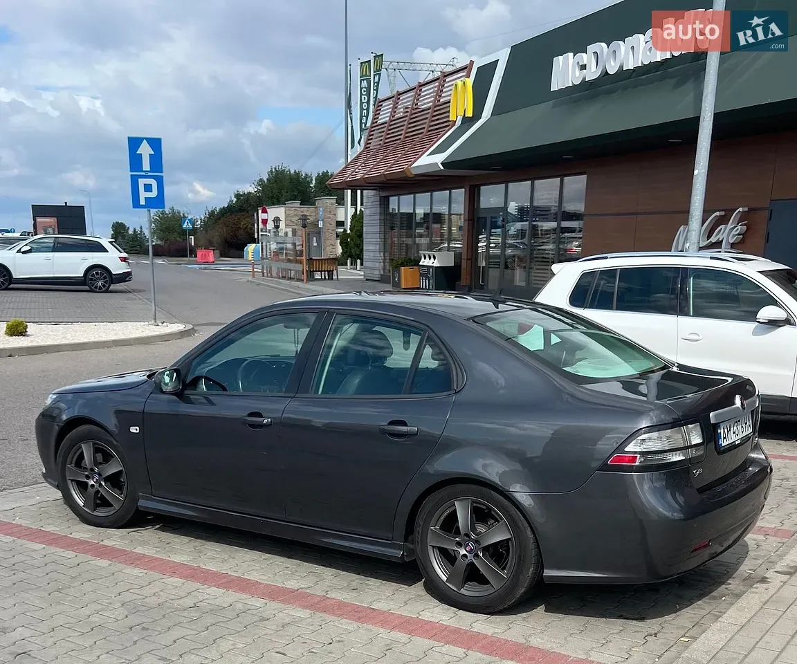 Saab 9-3 2011 photo 3