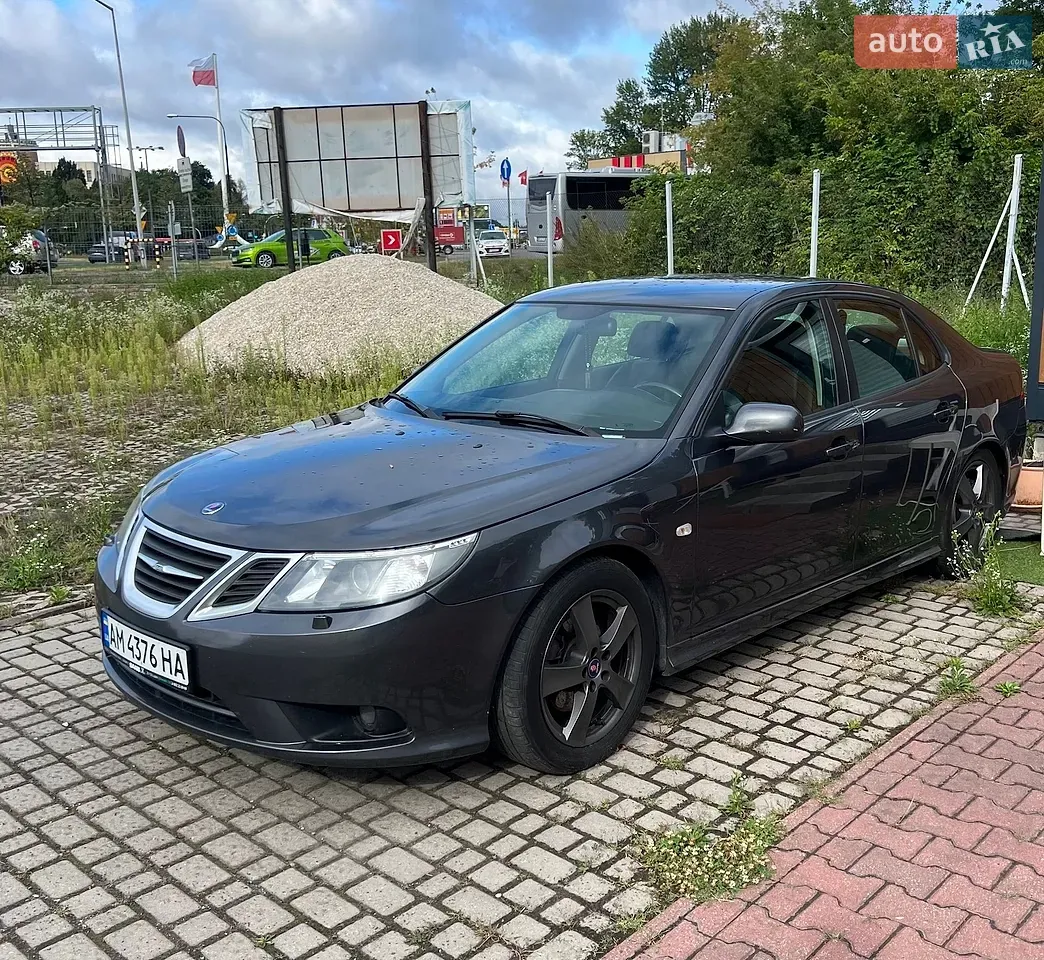 Saab 9-3 2011 photo 2