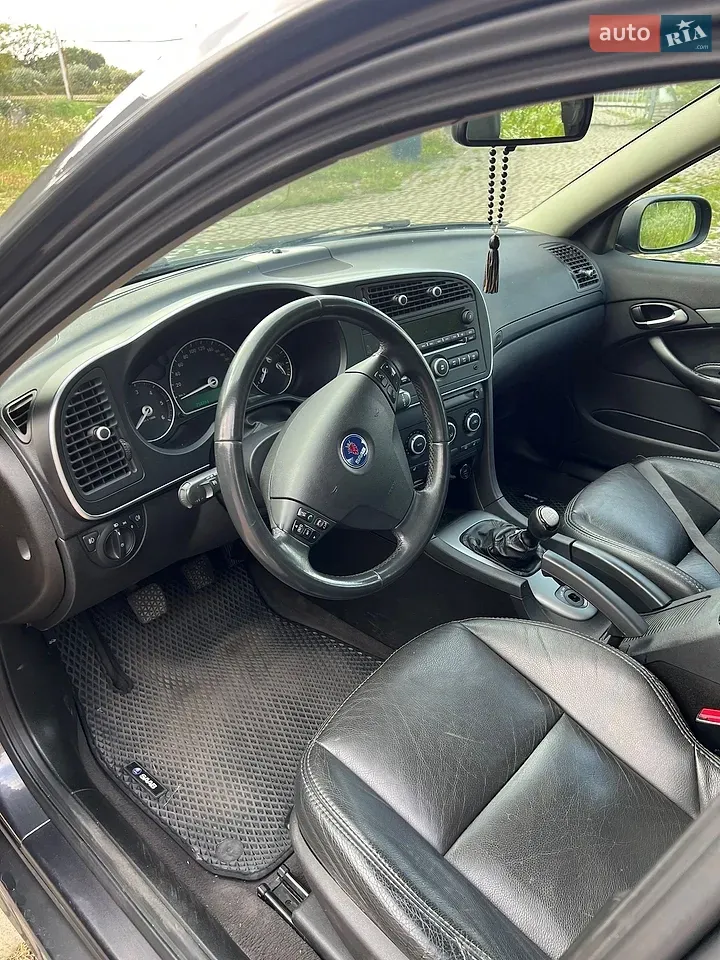 Saab 9-3 2011 photo 4